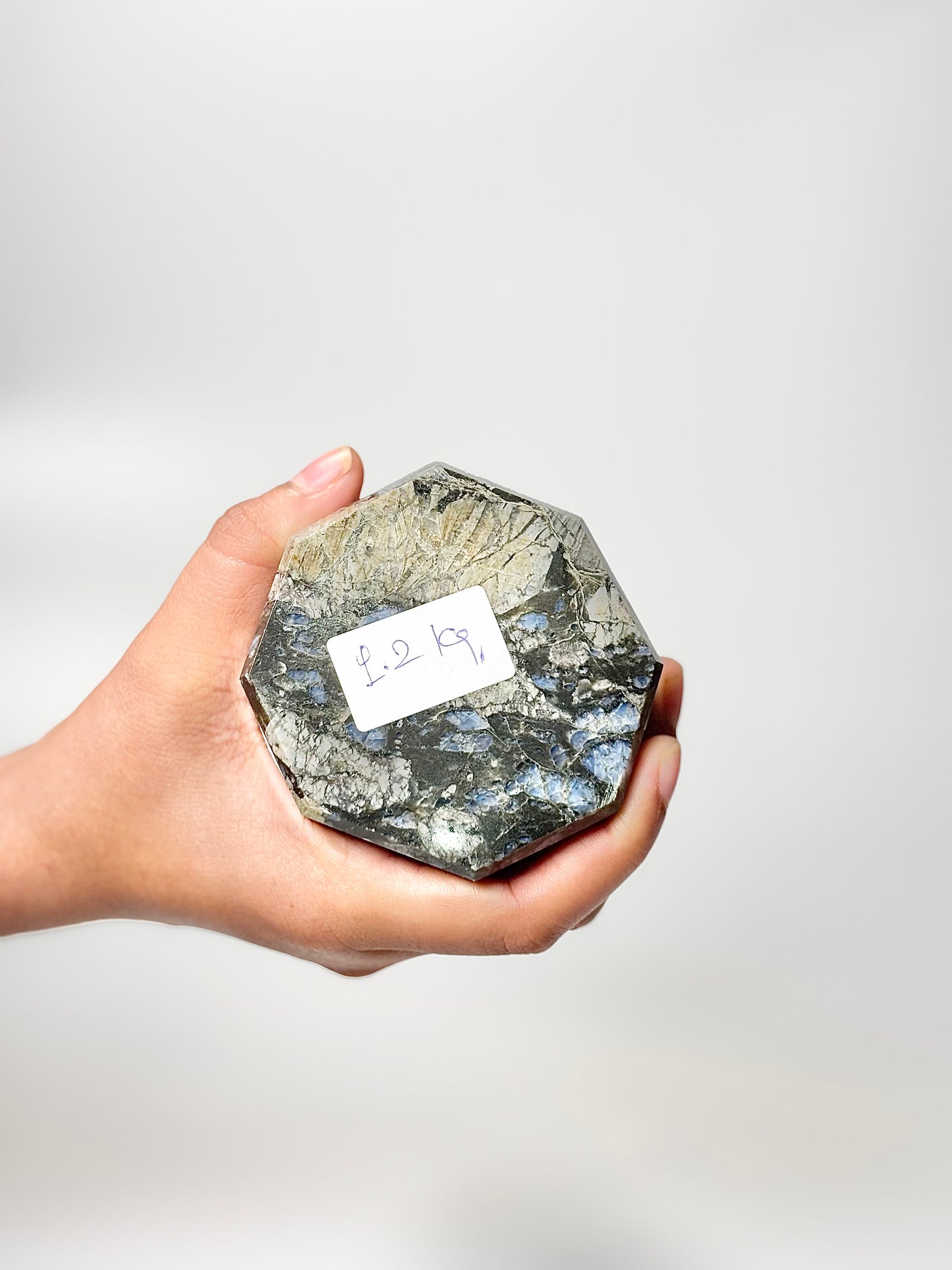 Eight Facet Snowflake Obsidian Tower –  1.2kg Striking Contrast & Balanced Presence