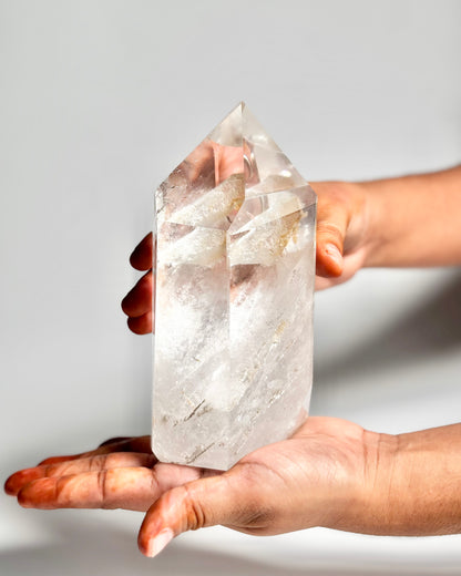 Clear Quartz Free Form – 1 Kg | Clarity, Focus & Amplified Intentions