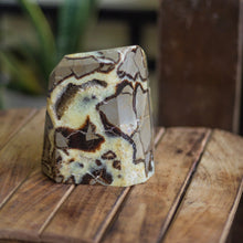 Load image into Gallery viewer, Septarian  free form with Druzy - 2 Kg