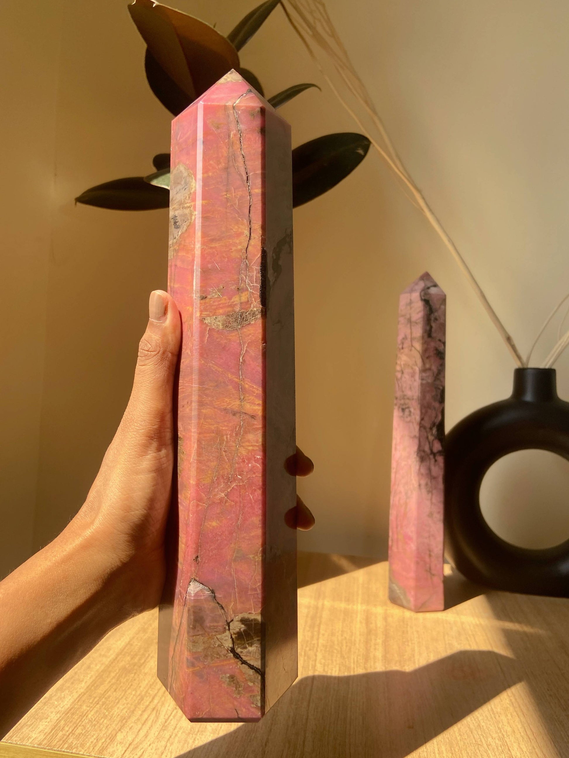 Rhodonite Xxl Tower - 2500 Gm Crystal & Stones