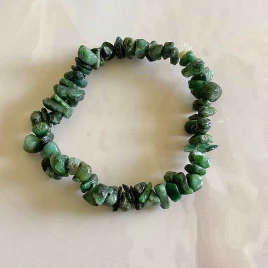 Emerald Chips Bracelet | Helps In Overcoming Misfortune Crystal & Stones