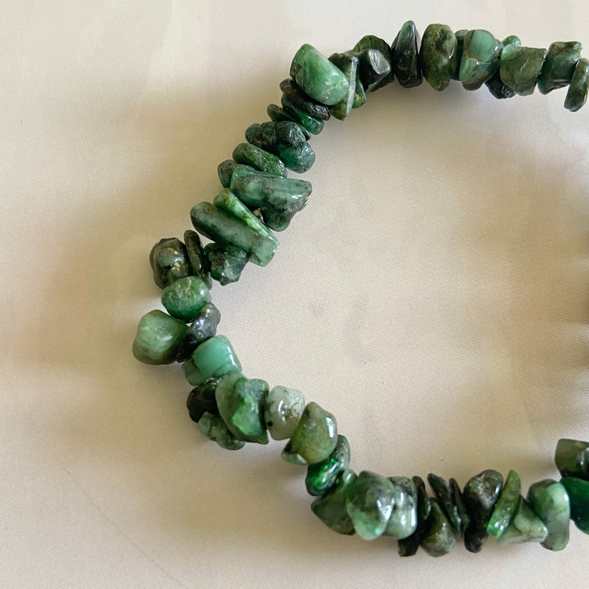 Emerald Chips Bracelet | Helps In Overcoming Misfortune Crystal & Stones