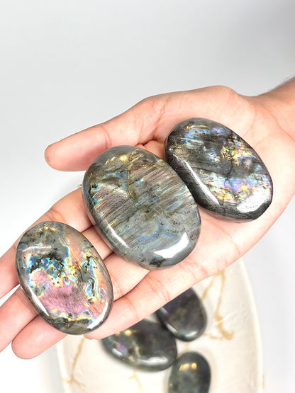 Labradorite Palm Stone – Pink & Purple Flash