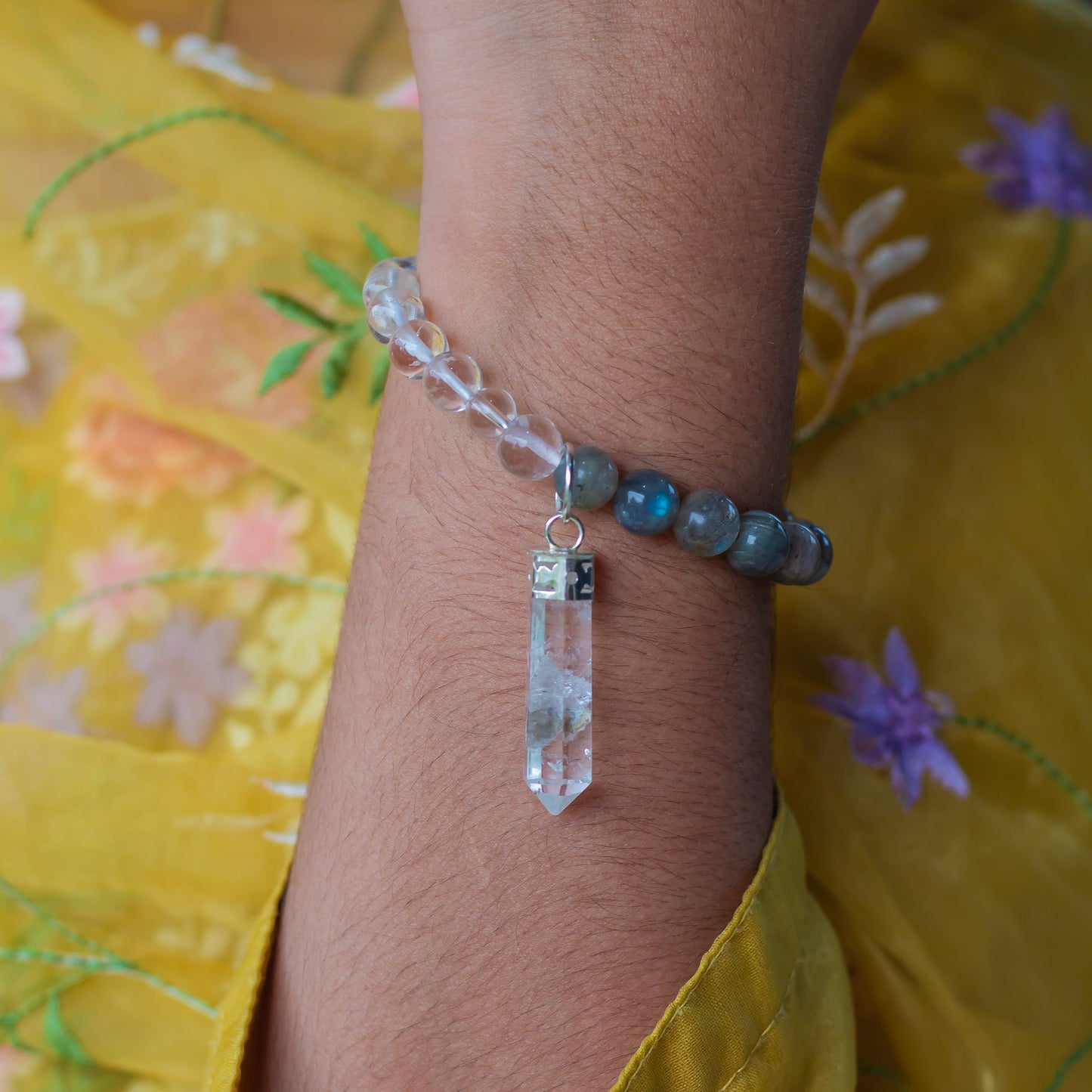 Bracelet associated with Gaining clarity and insights | Protecting energy field