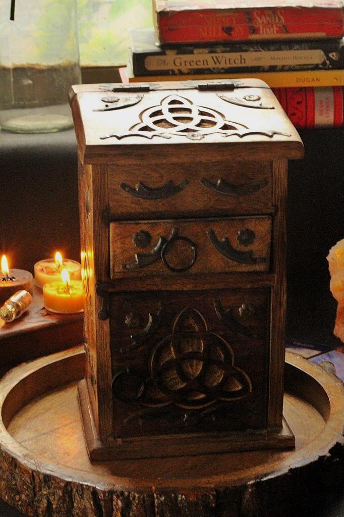 Hand Crafted Triquetra / Trinity Knot Herb Chest Altar Box Wiccan Altarware |